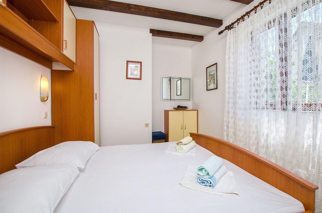 Apartments Vojka ミルナ エクステリア 写真