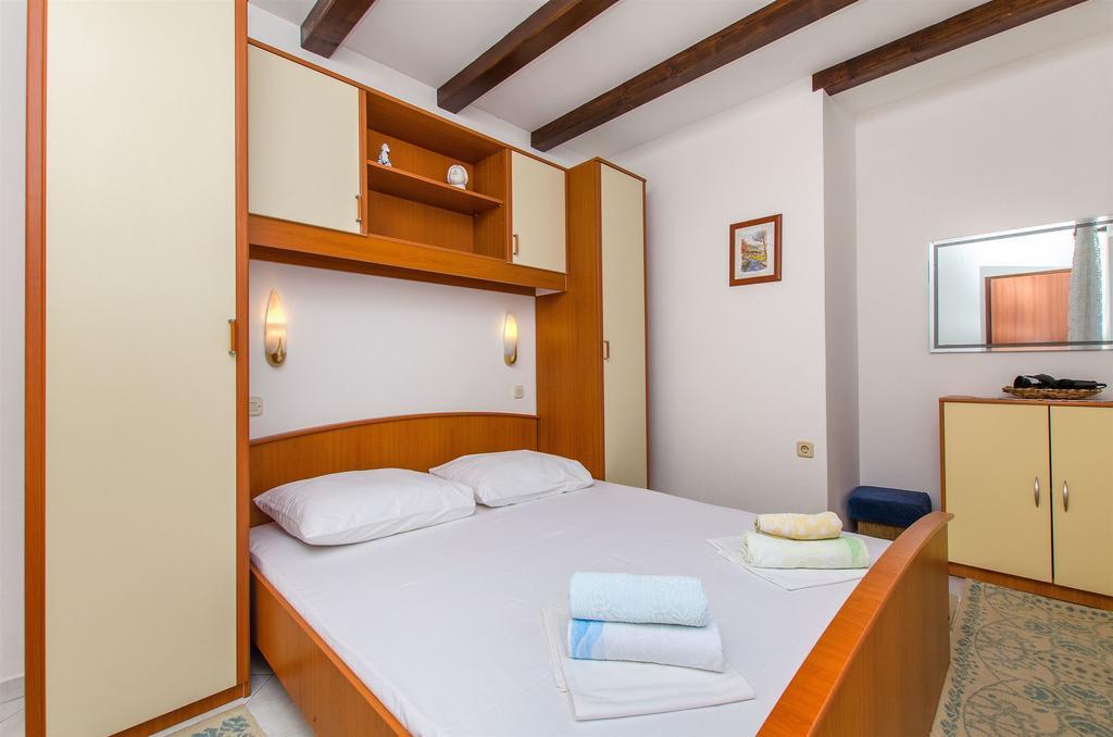 Apartments Vojka ミルナ エクステリア 写真