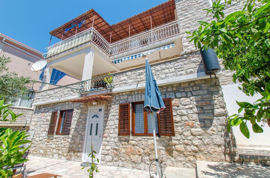 Apartments Vojka ミルナ エクステリア 写真
